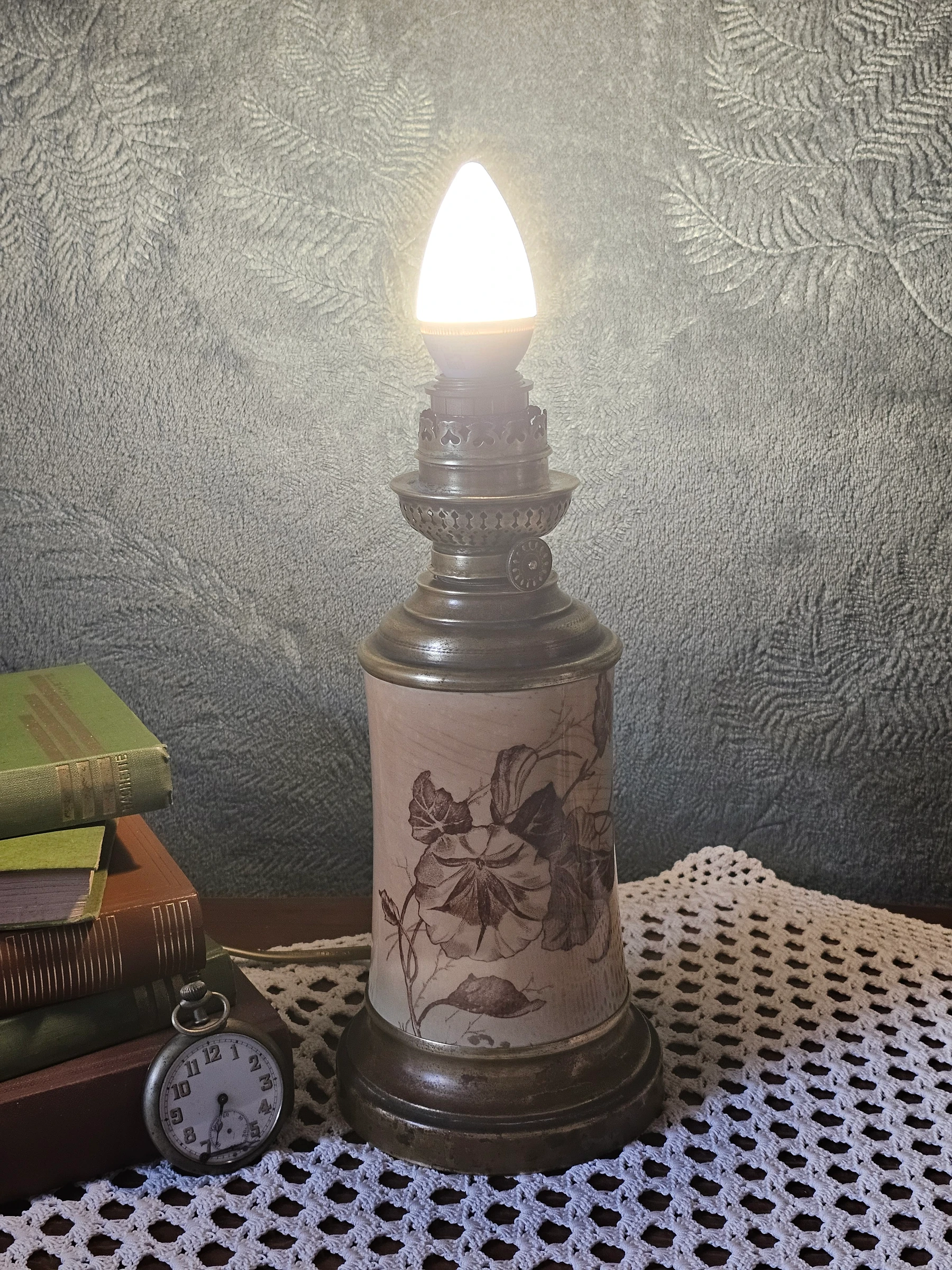 Gien electrified oil lamp, iron base, "varied flowers" model – photo 2